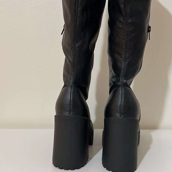 WILD PAIR
Killian Block-Heel Riding Boots, Size 10 - Picture 7 of 10